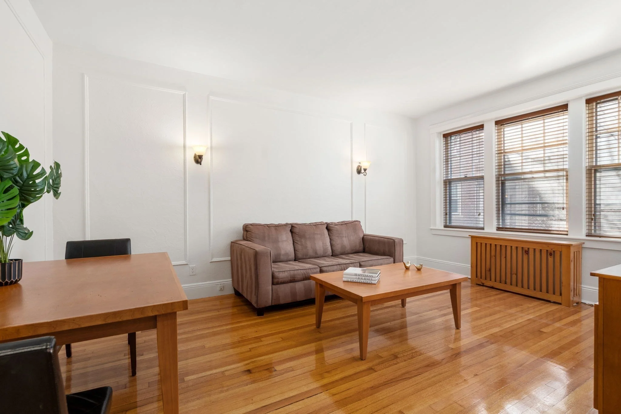 2 bed, 1 bath apartment for rent at 461 Washington St Unit 1, Coolidge Corner
