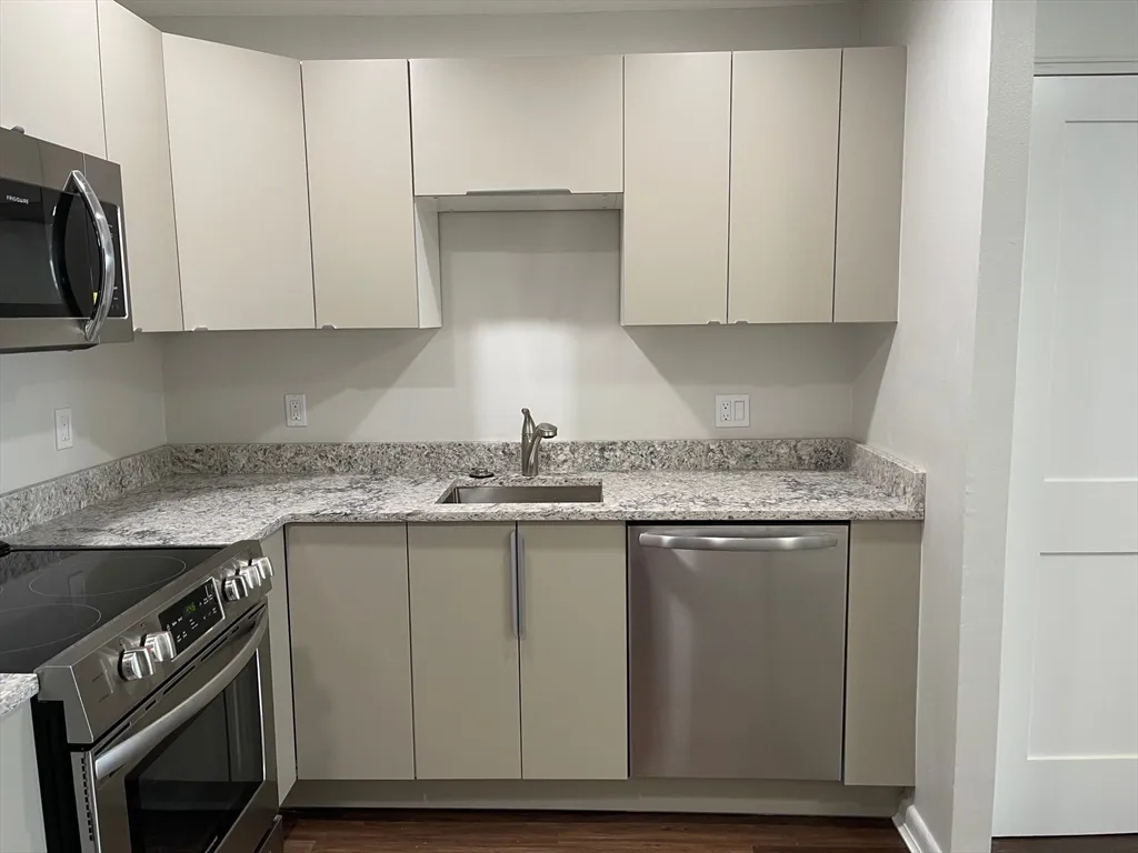 2 bed, 1 bath apartment for rent at 461 Washington St Unit 305, Boston Downtown — photo 3 of 18