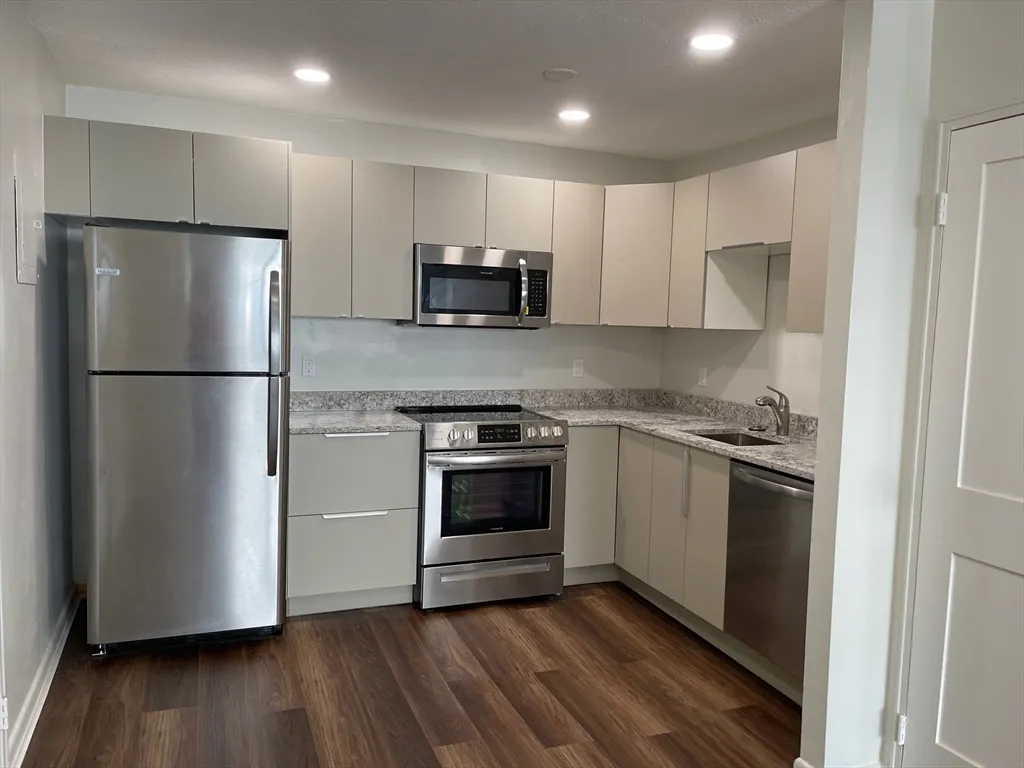 2 bed, 1 bath apartment for rent at 461 Washington St Unit 305, Boston Downtown — photo 1 of 18
