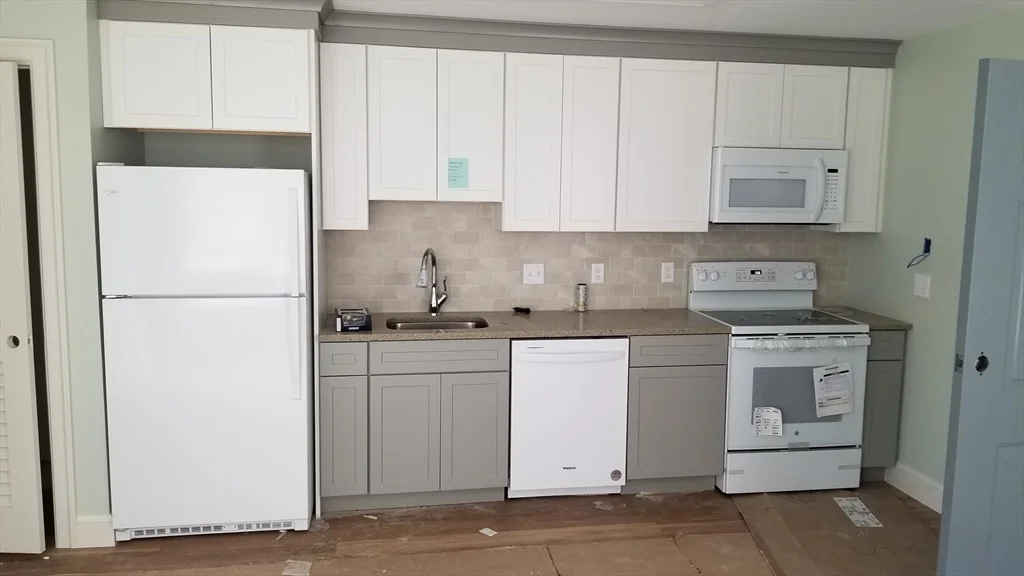 1 bed, 1 bath apartment for rent at 462-A Main Unit 5, Amherst — photo 2 of 5