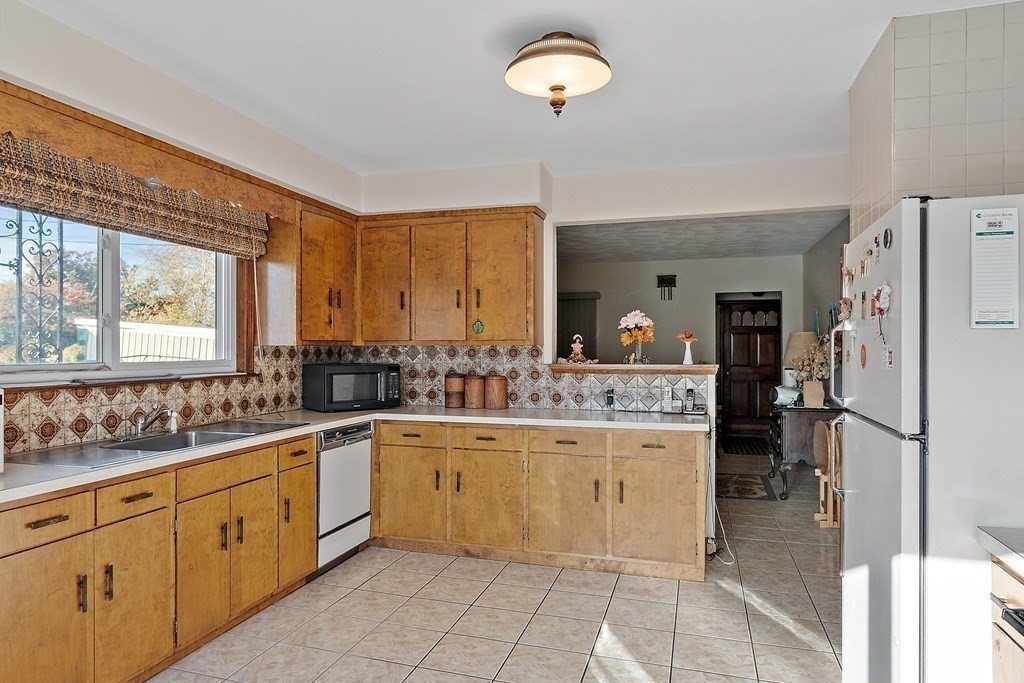 3 bed, 1.5 bath apartment for rent at 462 American Legion Highway Unit 1, Revere — photo 5 of 13