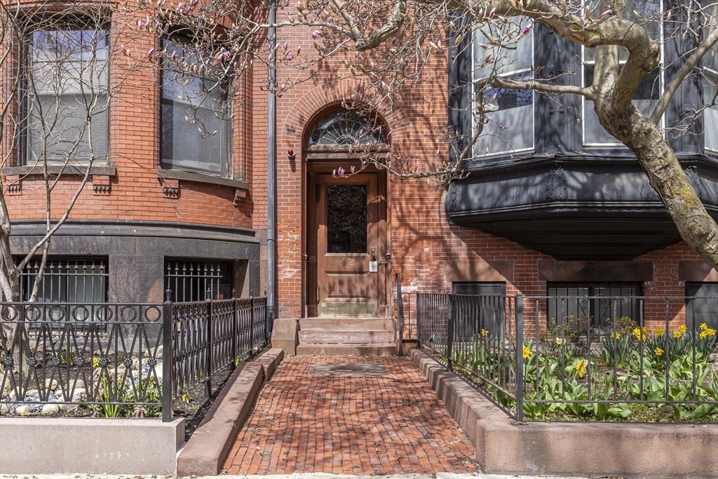 2 bed, 1 bath apartment for rent at 462 Beacon St Unit 22, Back Bay — photo 2 of 22