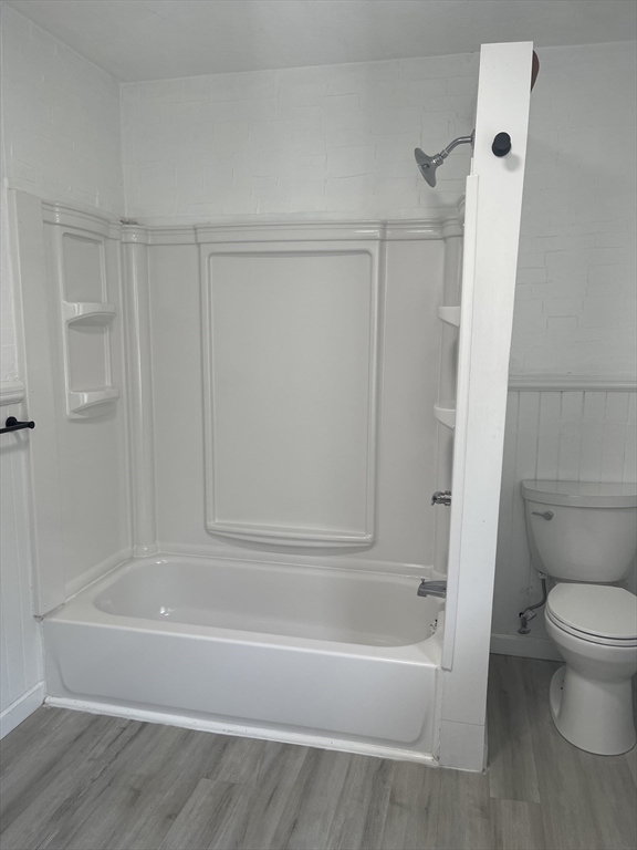 2 bed, 1 bath apartment for rent at 462 Main St Unit 2, Gardner — photo 2 of 17