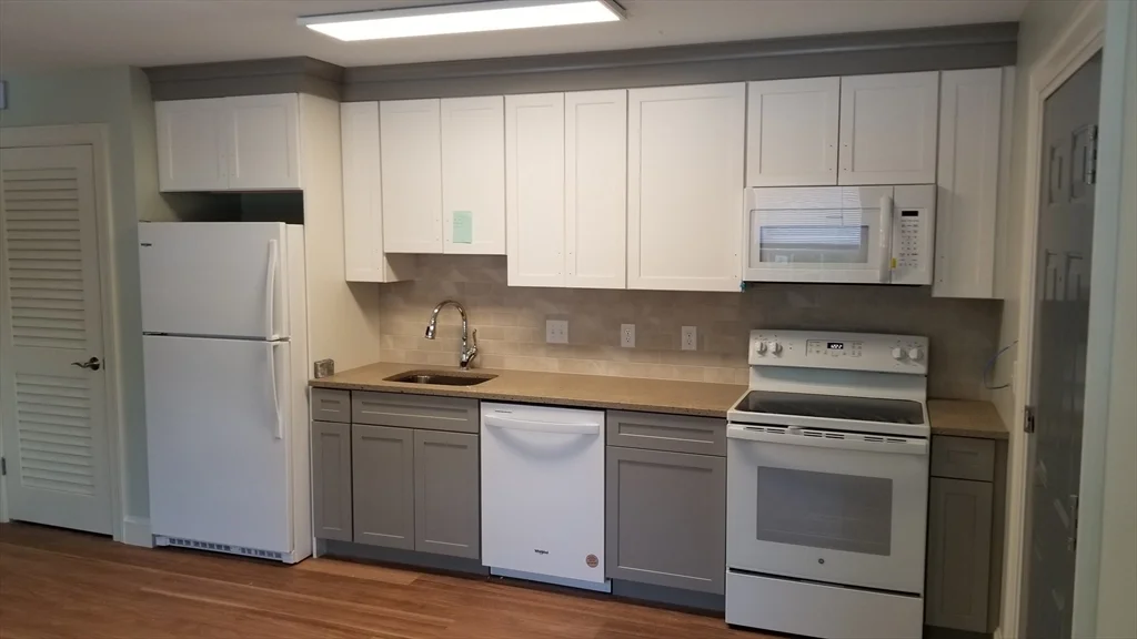 Studio bed, 1 bath apartment for rent at 462 Main Unit 44, Amherst — photo 2 of 8