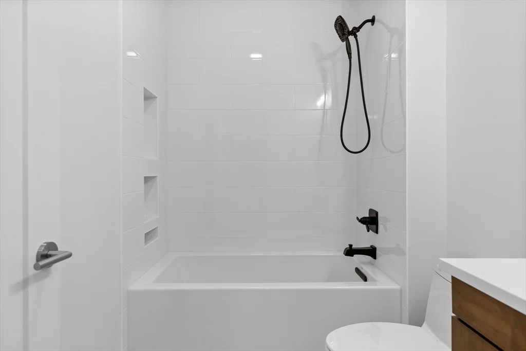 3 bed, 2 bath apartment for rent at 4627 Washington St Unit 2, Roslindale — photo 12 of 17