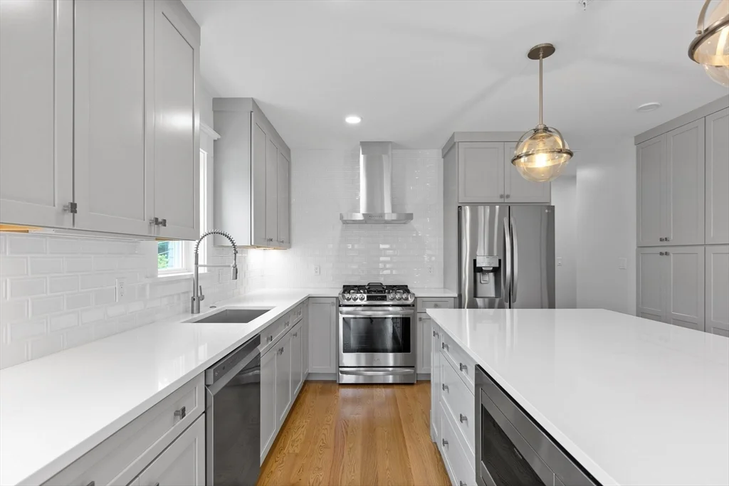 3 bed, 2 bath apartment for rent at 4627 Washington St Unit 2, Roslindale — photo 6 of 17