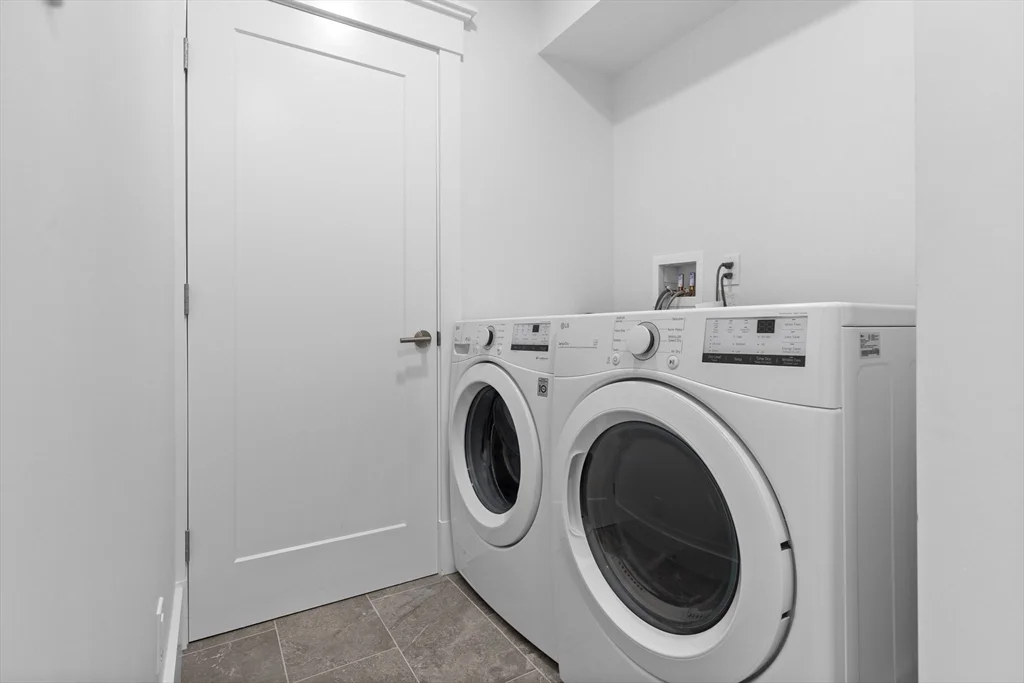 3 bed, 2 bath apartment for rent at 4627 Washington St Unit 2, Roslindale — photo 15 of 17