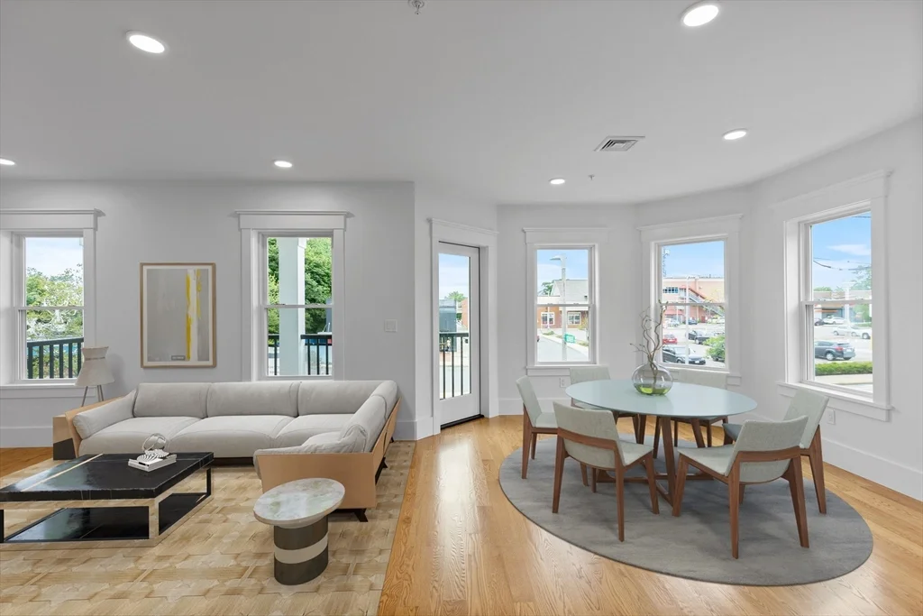 3 bed, 2 bath apartment for rent at 4627 Washington St Unit 2, Roslindale — photo 1 of 17