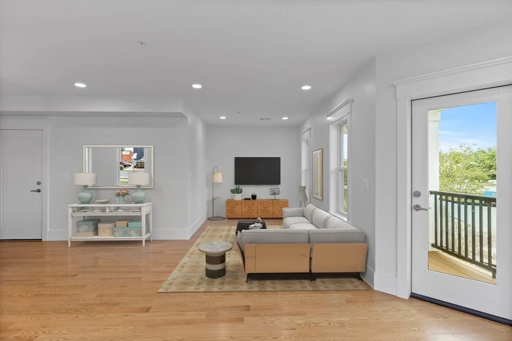 3 bed, 2 bath apartment for rent at 4627 Washington St Unit 2, Roslindale — photo 2 of 17