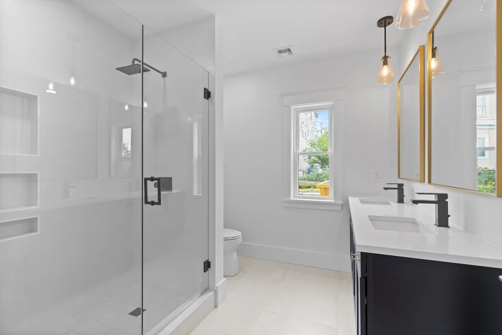 3 bed, 2 bath apartment for rent at 4627 Washington St Unit 2, Roslindale — photo 16 of 17