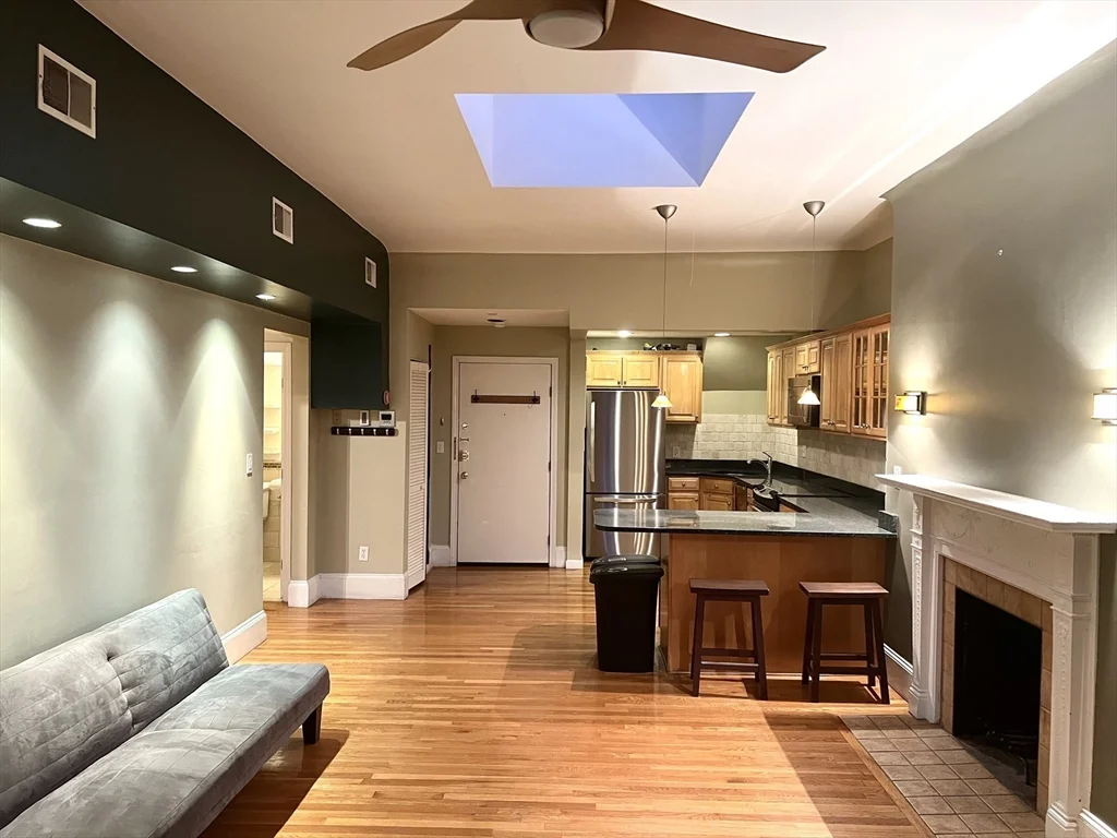 1 bed, 1 bath apartment for rent at 463 Commonwealth Ave Unit 7, Fenway