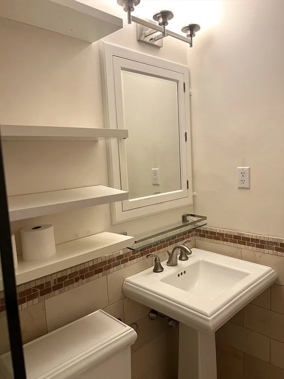 1 bed, 1 bath apartment for rent at 463 Commonwealth Ave Unit 7, Fenway — photo 9 of 14