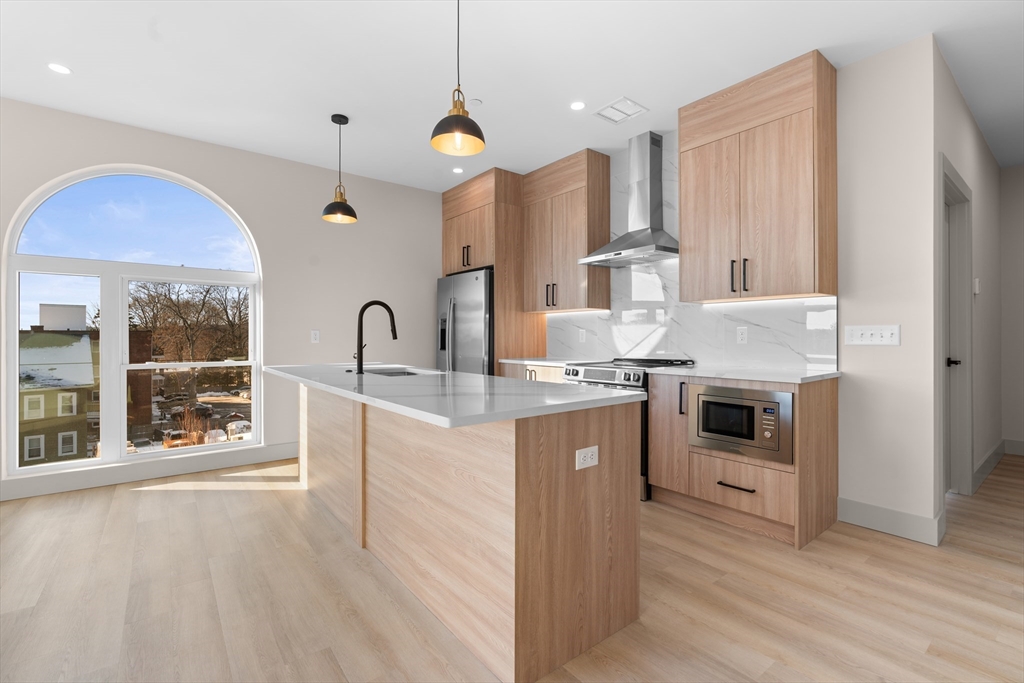 3 bed, 3 bath apartment for rent at 463 Franklin Unit 206, Melrose — photo 1 of 29