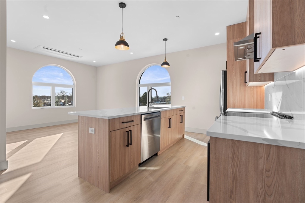 3 bed, 3 bath apartment for rent at 463 Franklin Unit 206, Melrose — photo 2 of 29
