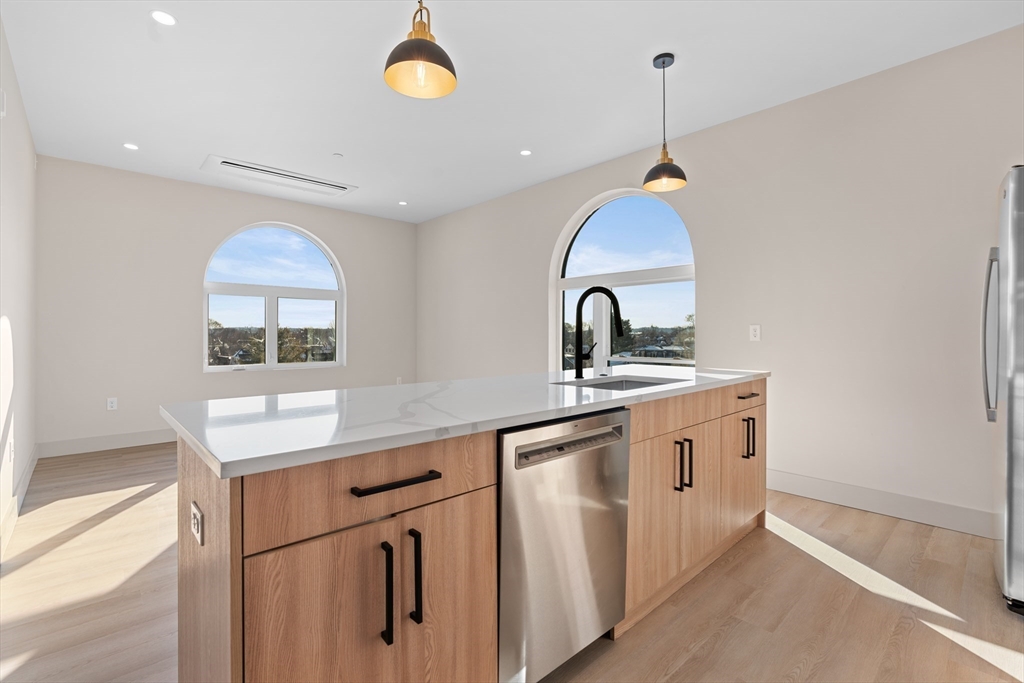 3 bed, 3 bath apartment for rent at 463 Franklin Unit 206, Melrose — photo 8 of 29