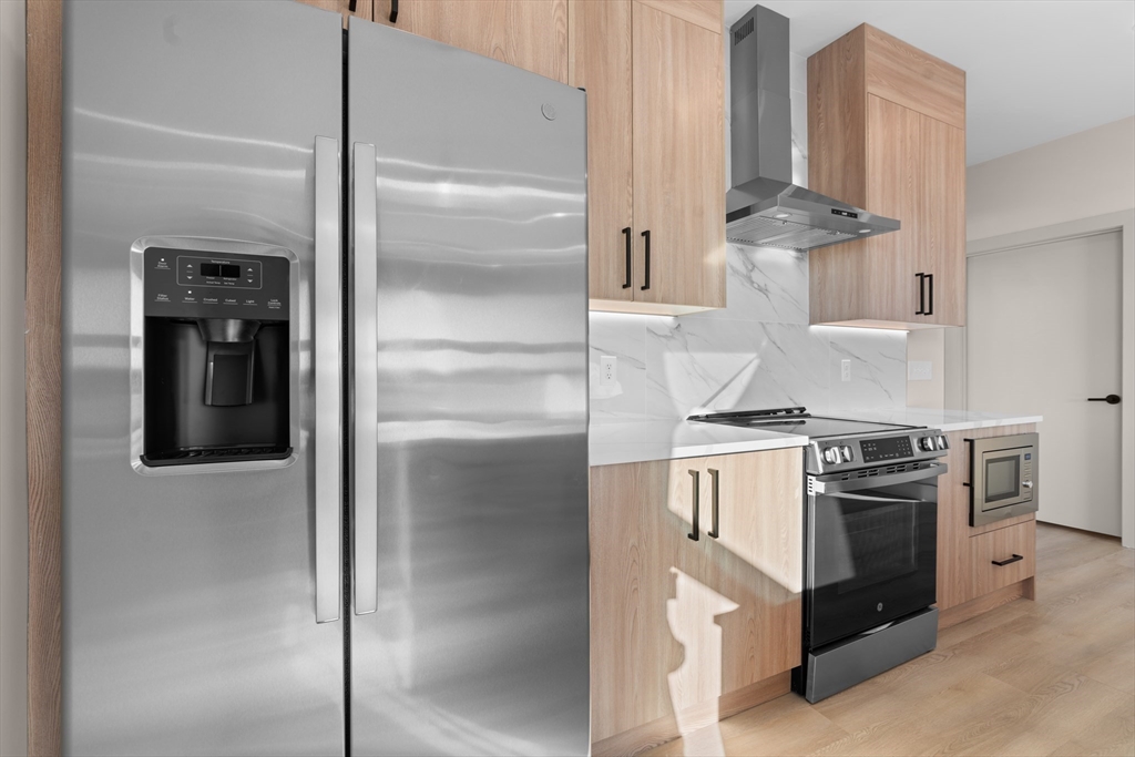 3 bed, 3 bath apartment for rent at 463 Franklin Unit 206, Melrose — photo 12 of 29
