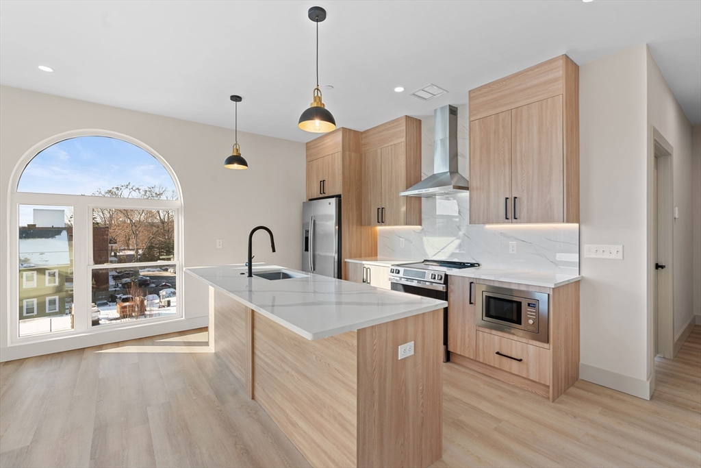 2 bed, 2 bath apartment for rent at 463 Franklin Unit 307, Melrose — photo 7 of 14