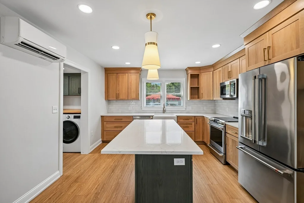 2 bed, 2 bath apartment for rent at 463 Fulton St Unit R, Medford — photo 3 of 31