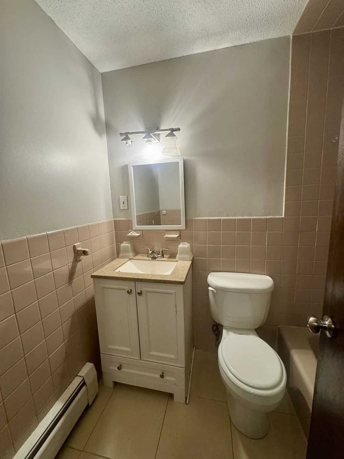 1 bed, 1 bath apartment for rent at 463 London St Unit 1, Fall River — photo 10 of 15