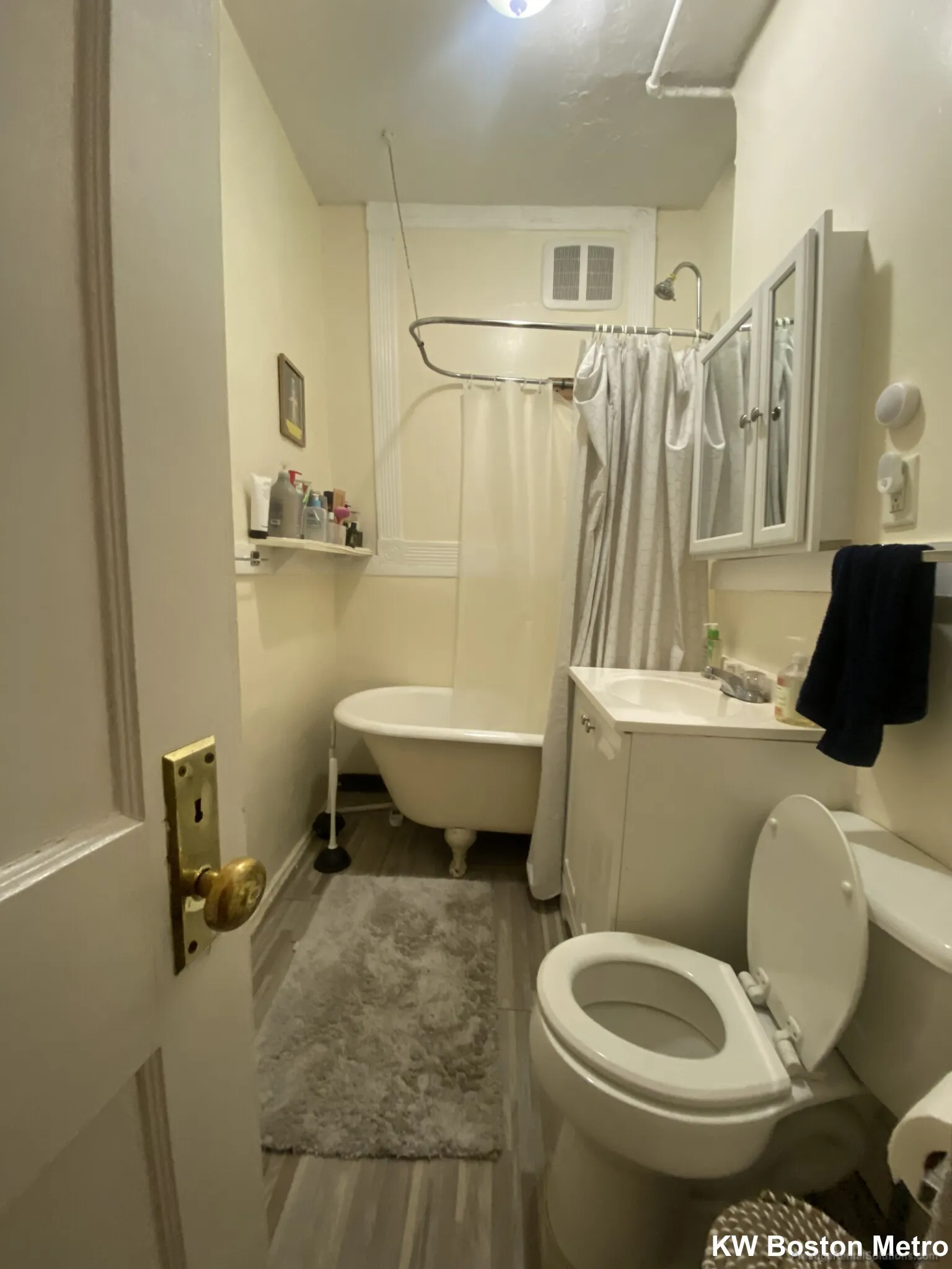 2 split bed, 1 bath apartment for rent at 463 Park Dr Unit 6, Fenway — photo 6 of 8
