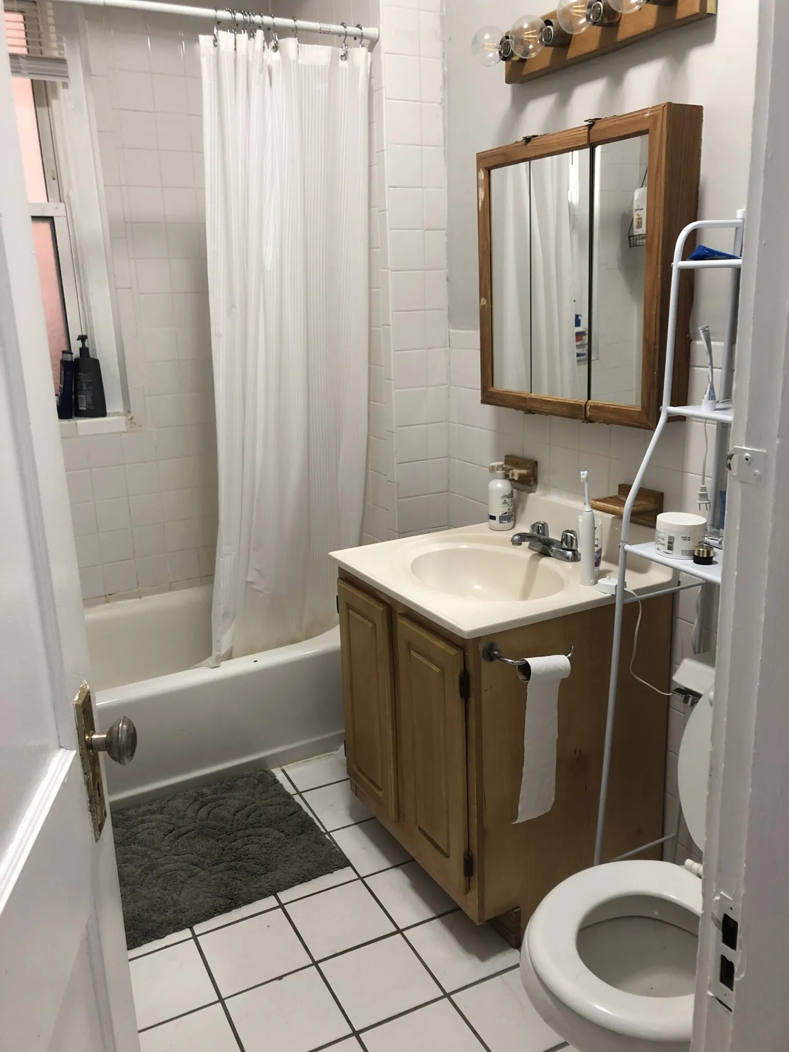2 bed, 1 bath apartment for rent at 463 Park Dr Unit 9, Fenway — photo 3 of 12