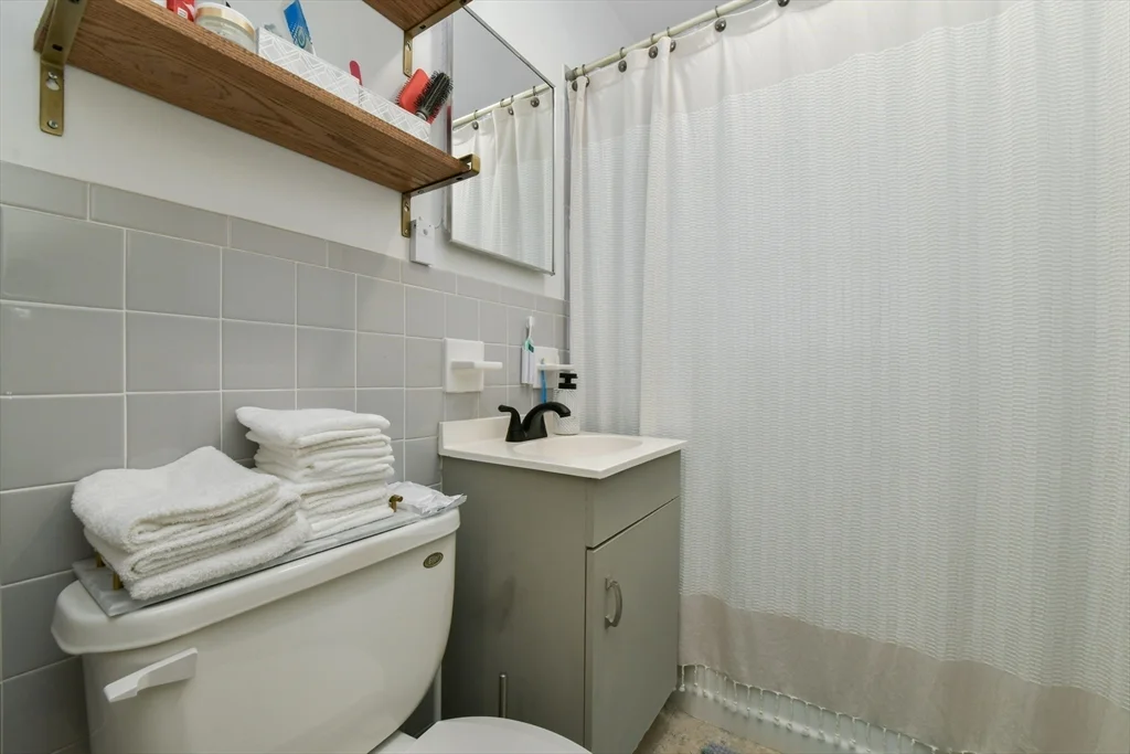 2 bed, 1 bath apartment for rent at 4635 Washington St Unit 4, Roslindale — photo 14 of 19