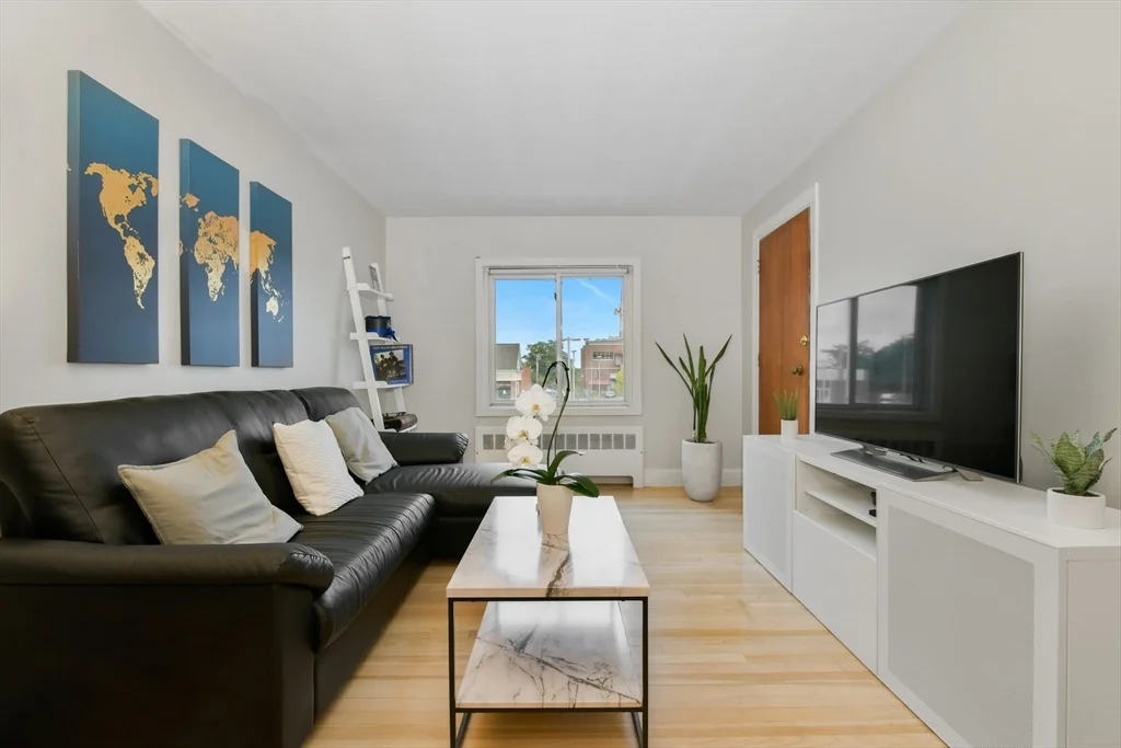 2 bed, 1 bath apartment for rent at 4635 Washington St Unit 4, Roslindale — photo 3 of 19