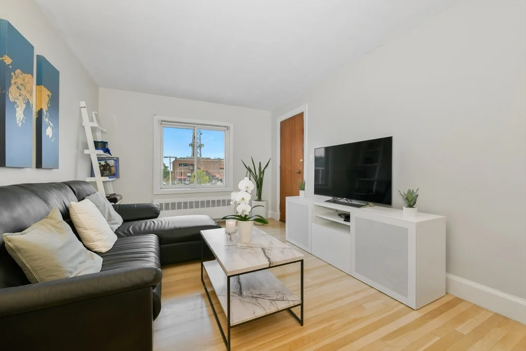 2 bed, 1 bath apartment for rent at 4635 Washington St Unit 4, Roslindale — photo 2 of 19