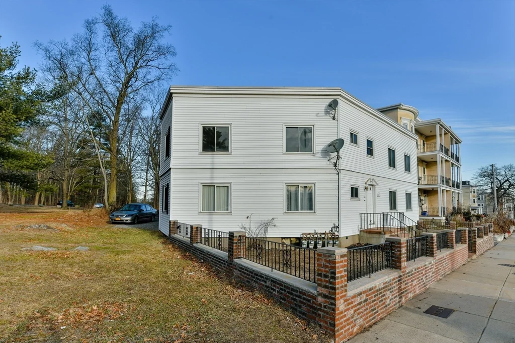 2 bed, 1 bath apartment for rent at 4635 Washington St Unit 4, Roslindale — photo 1 of 19
