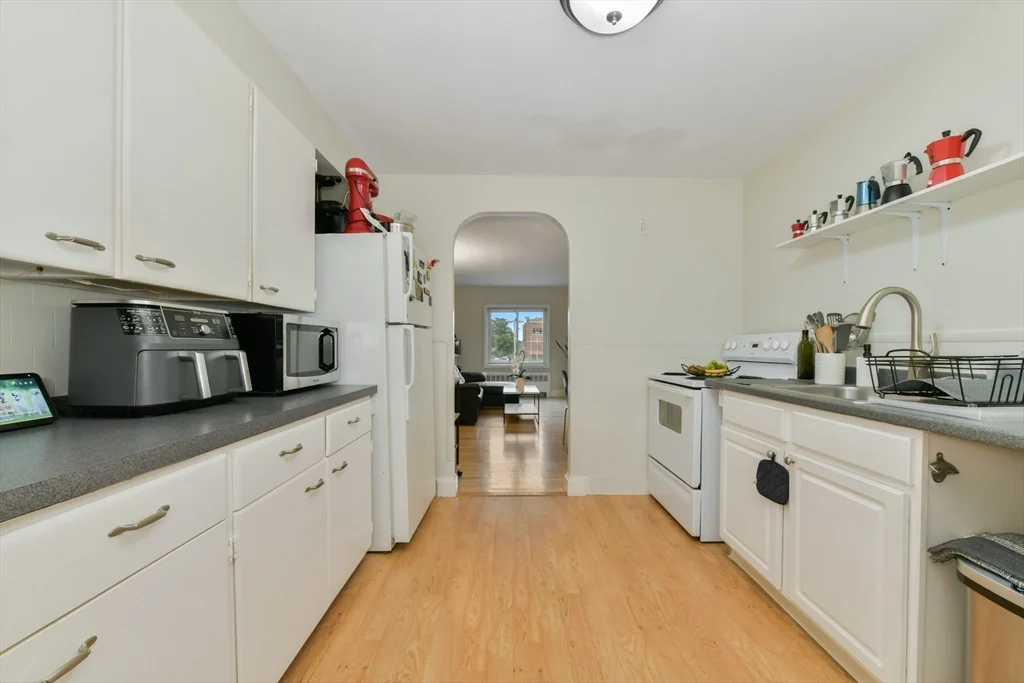 2 bed, 1 bath apartment for rent at 4635 Washington St Unit 4, Roslindale — photo 9 of 19