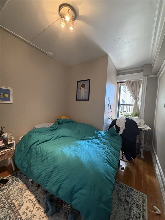3 bed, 1 bath apartment for rent at 464-466 Commonwealth Ave Unit 403, Fenway — photo 17 of 22