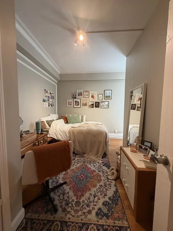 3 bed, 1 bath apartment for rent at 464-466 Commonwealth Ave Unit 403, Fenway — photo 13 of 22