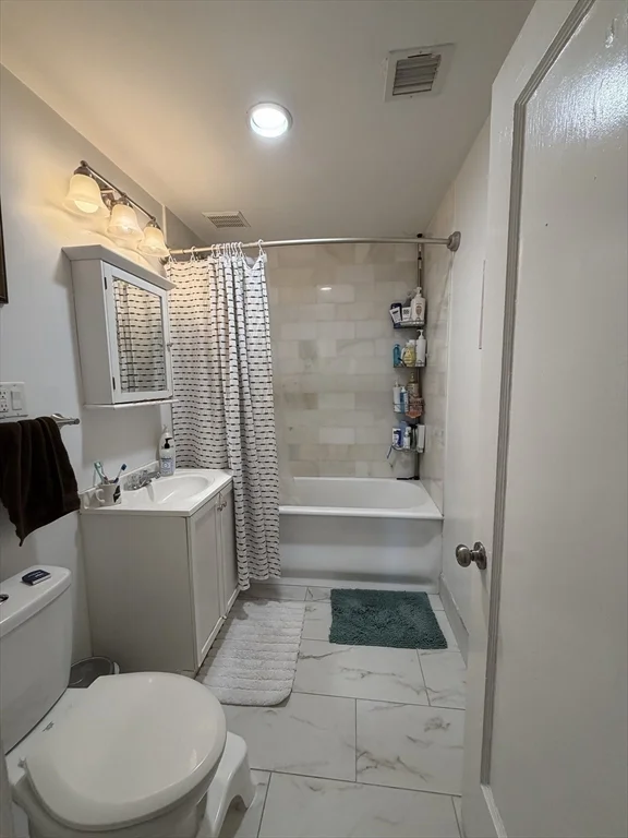 3 bed, 1 bath apartment for rent at 464-466 Commonwealth Ave Unit 403, Fenway — photo 14 of 22