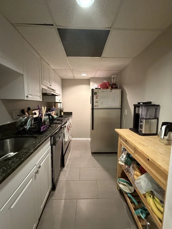 3 bed, 1 bath apartment for rent at 464-466 Commonwealth Ave Unit 403, Fenway — photo 10 of 22