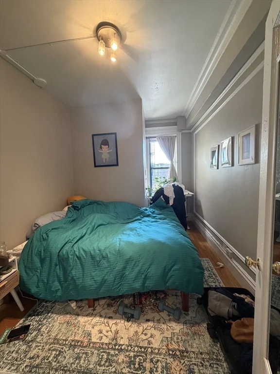3 bed, 1 bath apartment for rent at 464-466 Commonwealth Ave Unit 403, Fenway — photo 15 of 22