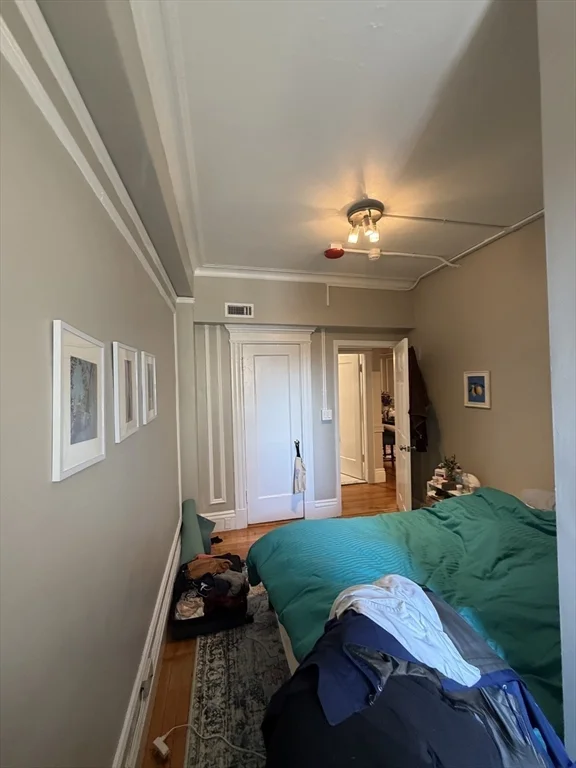3 bed, 1 bath apartment for rent at 464-466 Commonwealth Ave Unit 403, Fenway — photo 16 of 22