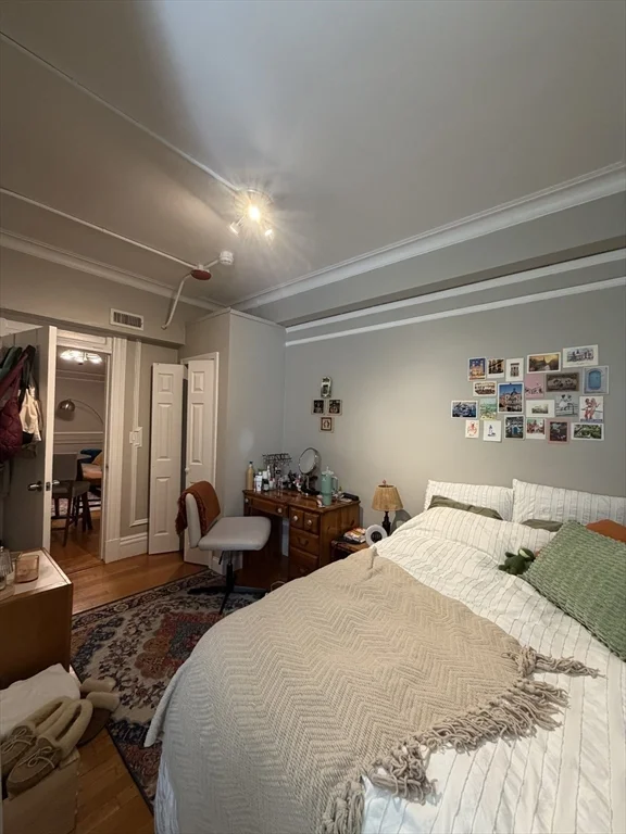3 bed, 1 bath apartment for rent at 464-466 Commonwealth Ave Unit 403, Fenway — photo 11 of 22