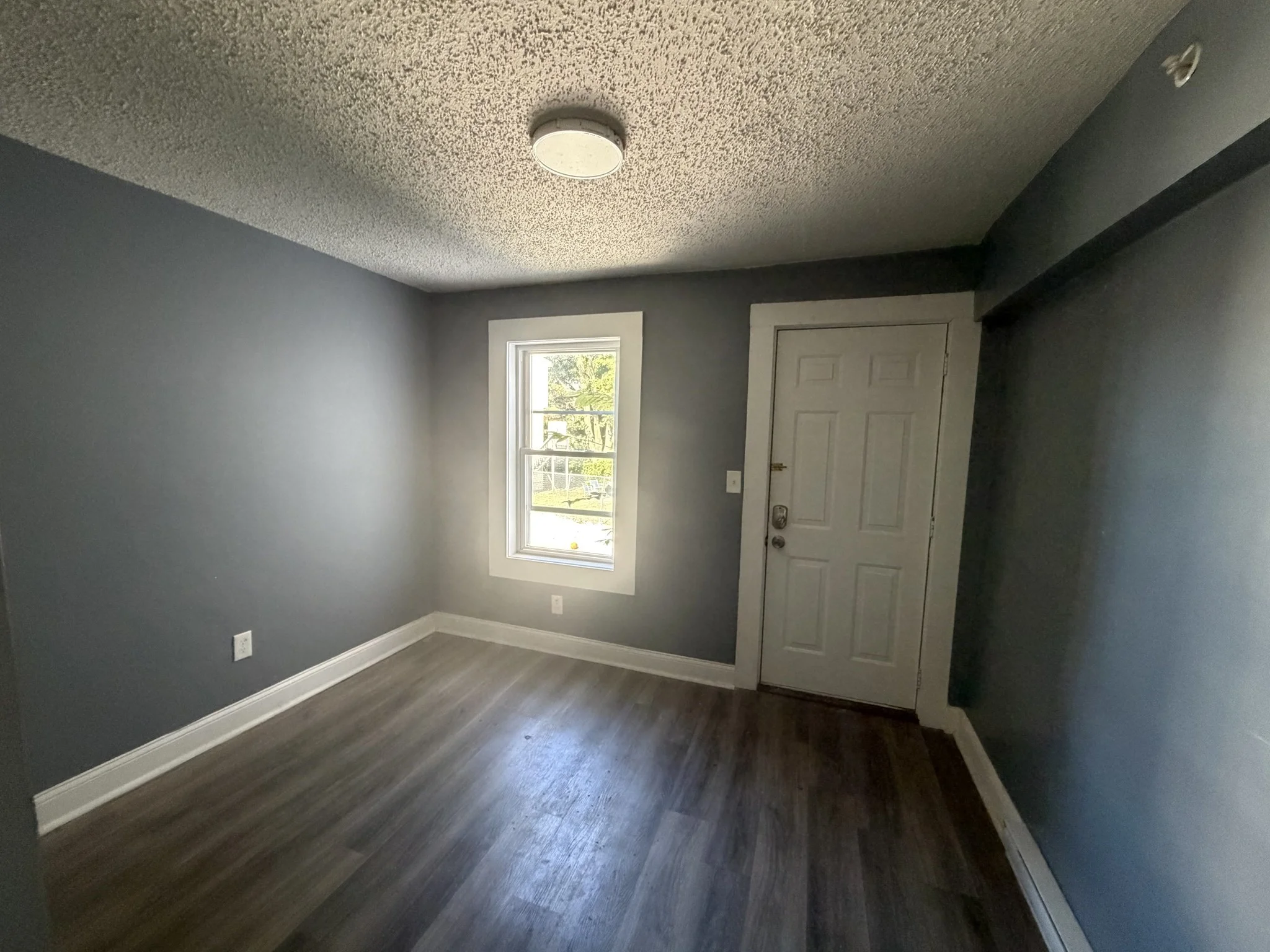 2 bed, 1 bath apartment for rent at 464 Central St Unit 1L, Lowell — photo 3 of 4