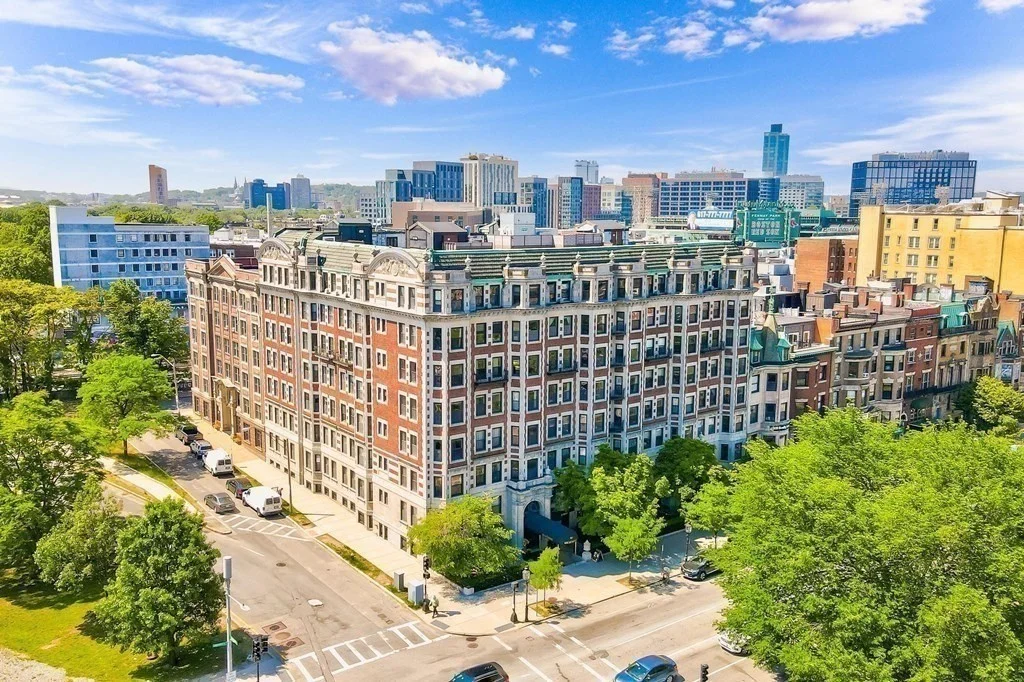 3 bed, 2 bath apartment for rent at 464 Commonwealth Ave Unit 53, Fenway