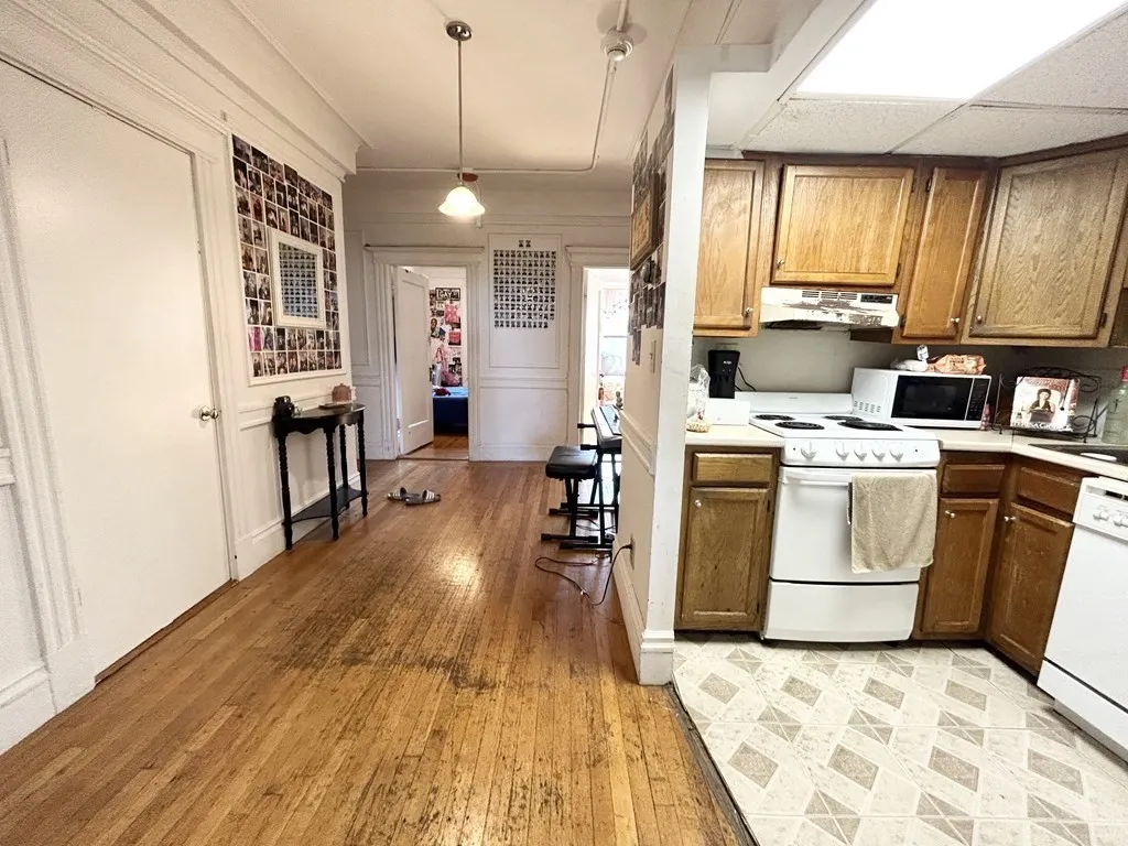 2 bed, 1 bath apartment for rent at 464 Commonwealth Ave Unit 61, Fenway — photo 2 of 9