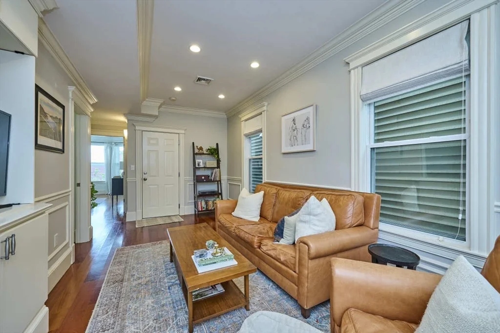 2 bed, 1 bath apartment for rent at 464 East 6th St Unit 2, South Boston — photo 3 of 12