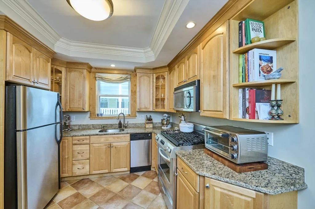 2 bed, 1 bath apartment for rent at 464 East 6th St Unit 2, South Boston — photo 5 of 12