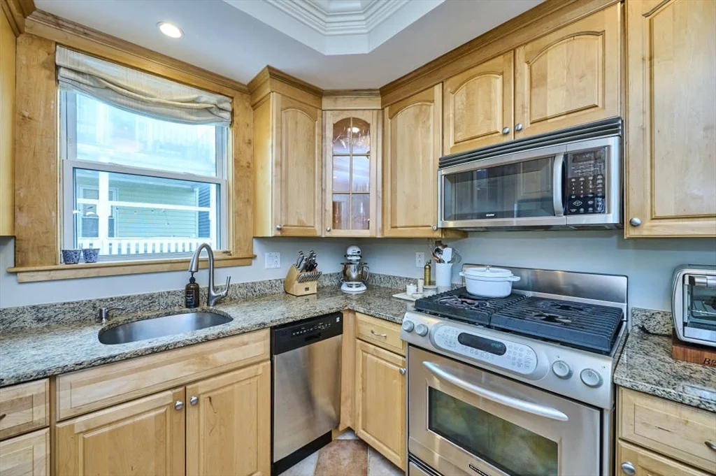 2 bed, 1 bath apartment for rent at 464 East 6th St Unit 2, South Boston — photo 4 of 12