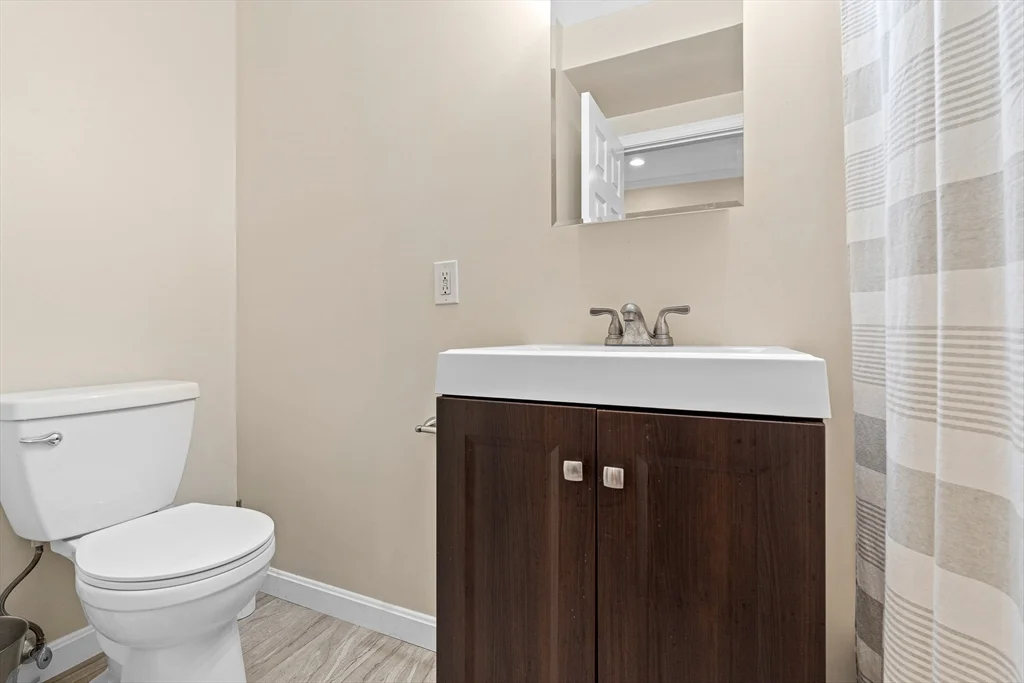 1 bed, 1 bath apartment for rent at 464 Hanover St Unit 9A, Waterfront — photo 8 of 11