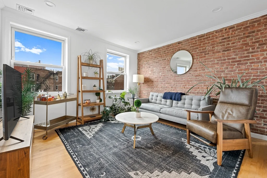 1 bed, 1 bath apartment for rent at 464 Hanover St Unit 9A, Waterfront