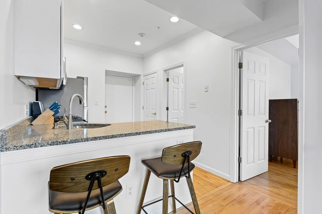 1 bed, 1 bath apartment for rent at 464 Hanover St Unit 9A, Waterfront — photo 4 of 11