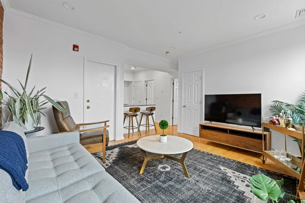 1 bed, 1 bath apartment for rent at 464 Hanover St Unit 9A, Waterfront — photo 2 of 11