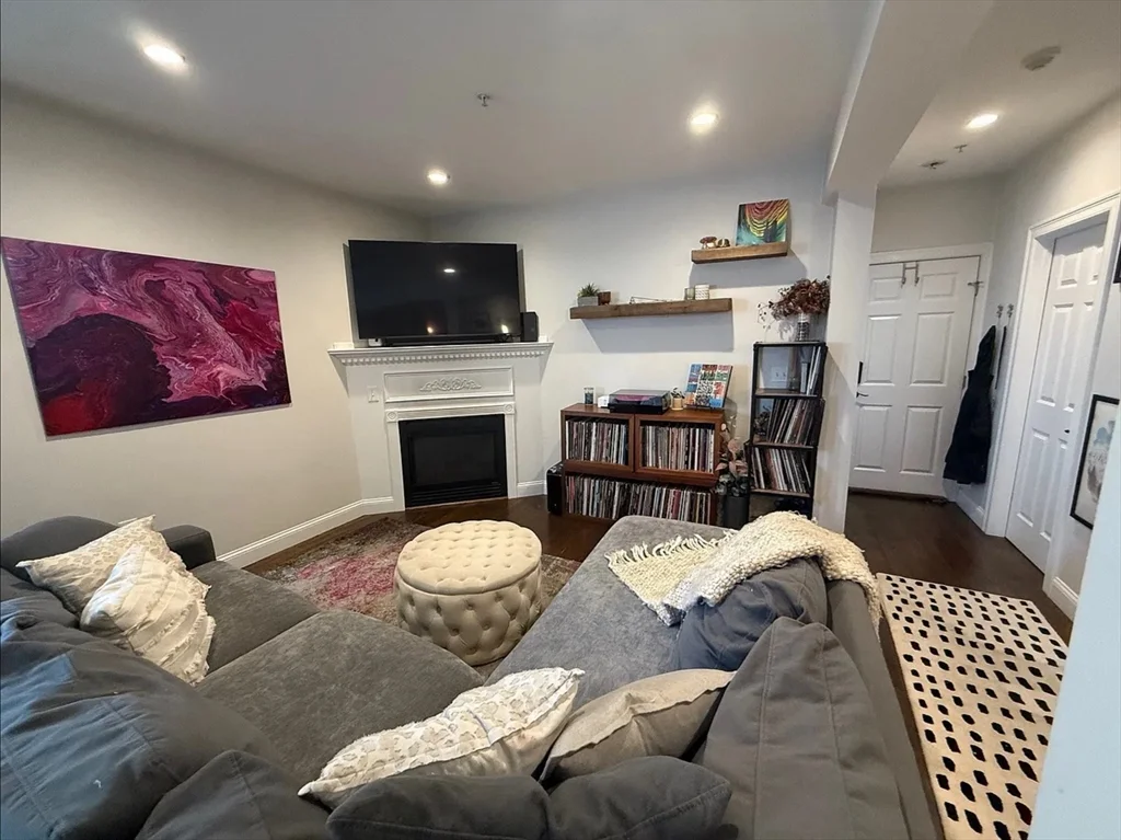 3 bed, 2 bath apartment for rent at 465 Ashmont Unit 2, Dorchester — photo 4 of 15