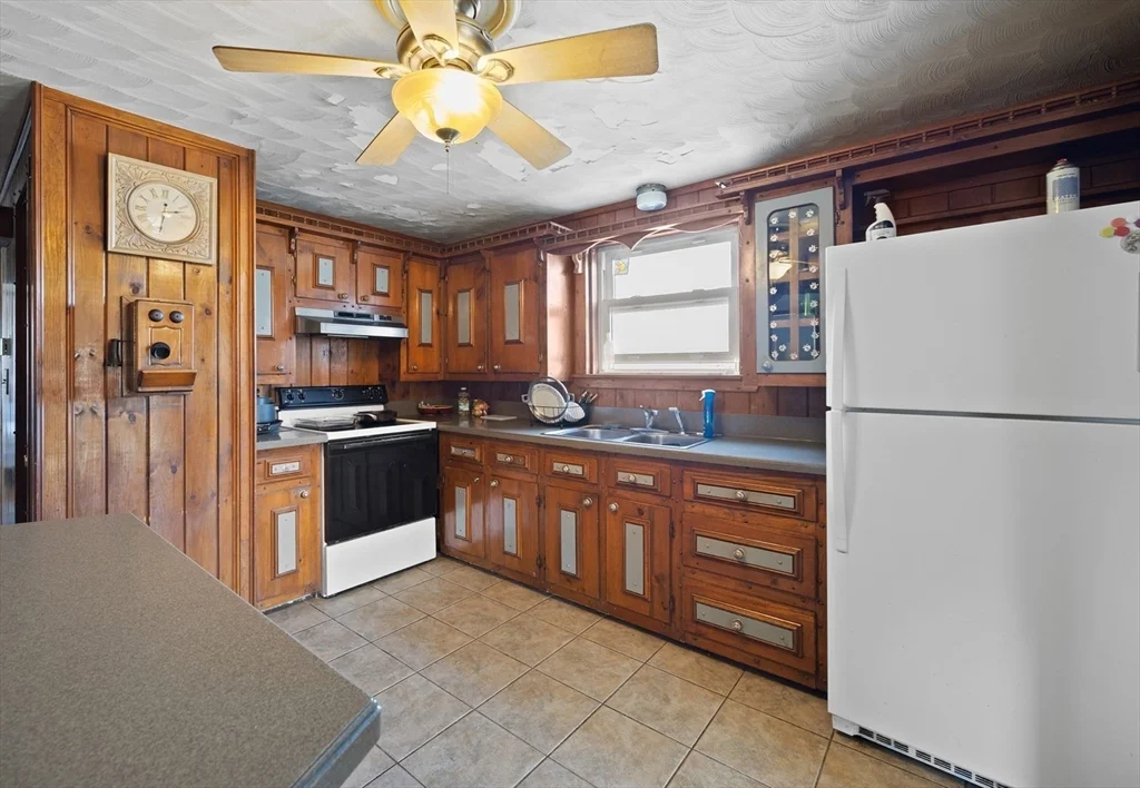 4 bed, 1 bath apartment for rent at 465 Church St, Raynham — photo 5 of 12