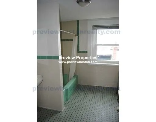 1 bed, 1 bath apartment for rent at 465 Park Dr Unit 15P, Fenway